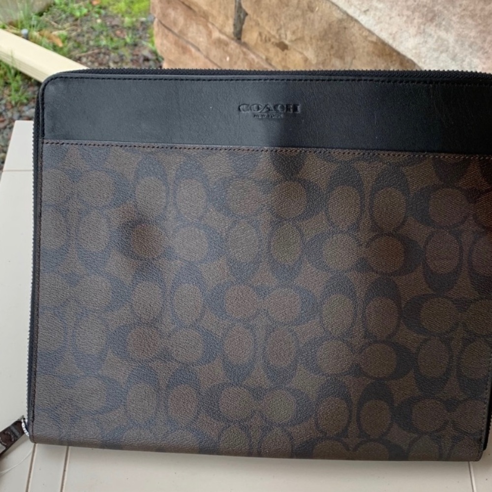 ⛔️SOLD⛔️Authentic Coach signature zip cs/Organizer - Picture 6 of 8